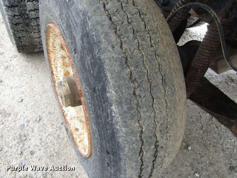 image for item GC9896 1984 Ford L8000  grain truck