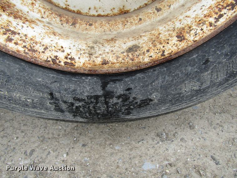 image for item GC9896 1984 Ford L8000  grain truck