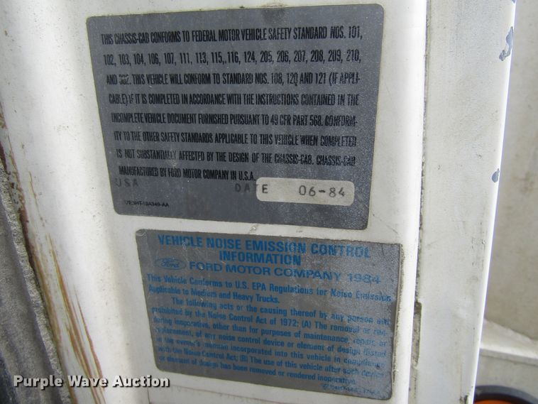 image for item GC9896 1984 Ford L8000  grain truck