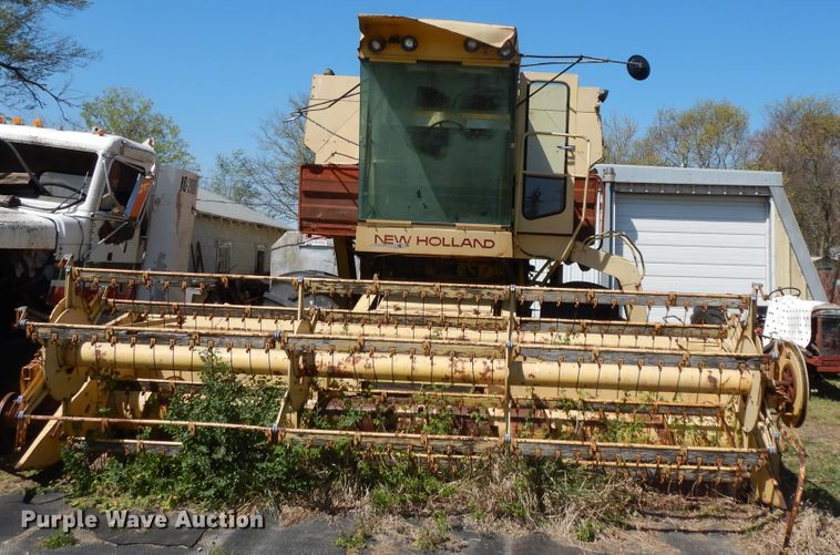 image for item HO9374 1987 New Holland TR70  combine