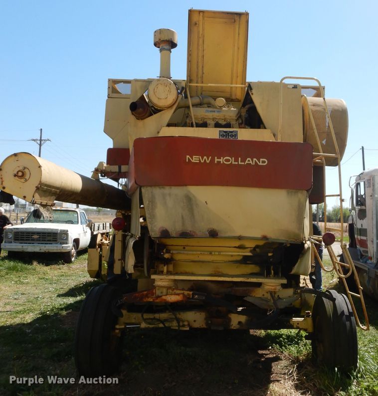 image for item HO9374 1987 New Holland TR70  combine