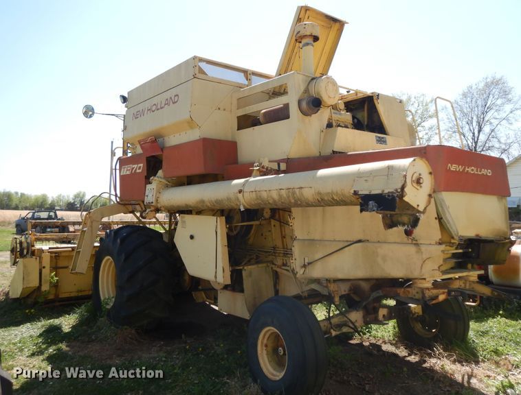 image for item HO9374 1987 New Holland TR70  combine