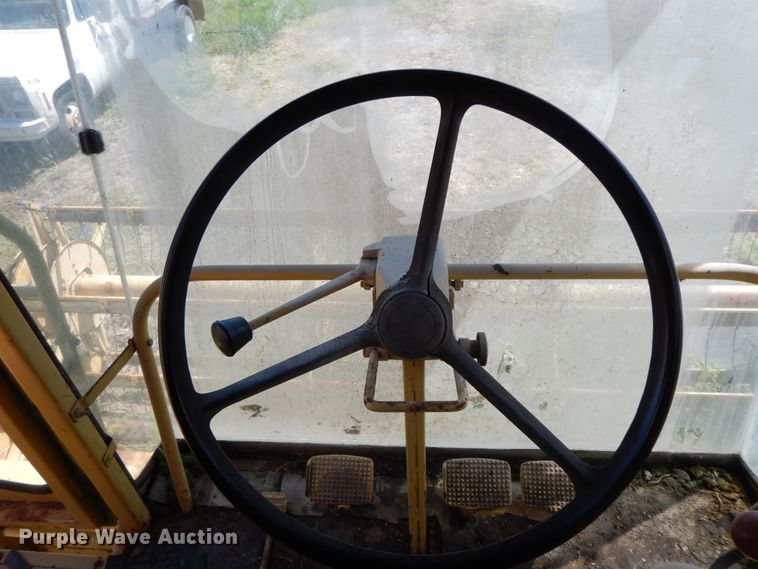 image for item HO9374 1987 New Holland TR70  combine