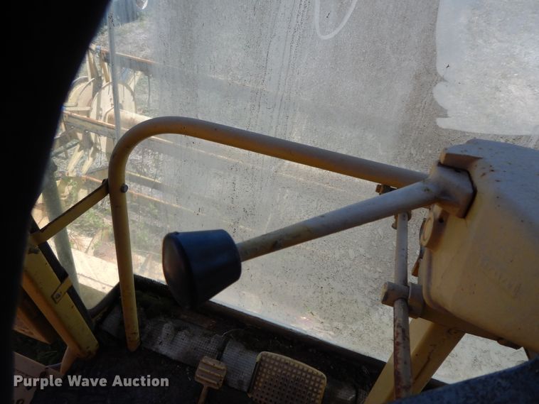 image for item HO9374 1987 New Holland TR70  combine