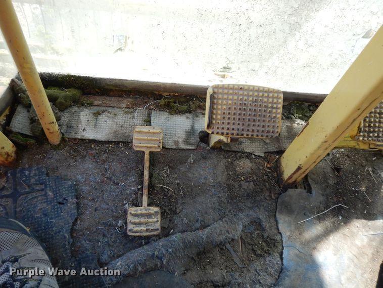 image for item HO9374 1987 New Holland TR70  combine