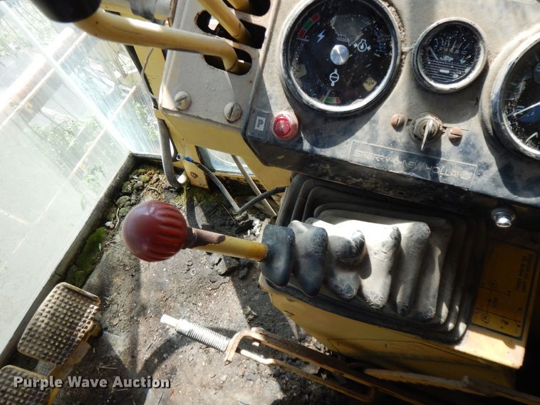 image for item HO9374 1987 New Holland TR70  combine