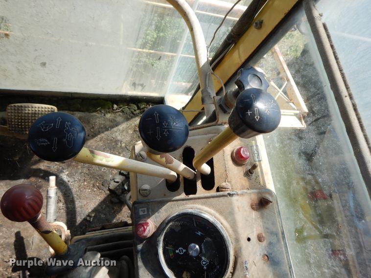 image for item HO9374 1987 New Holland TR70  combine