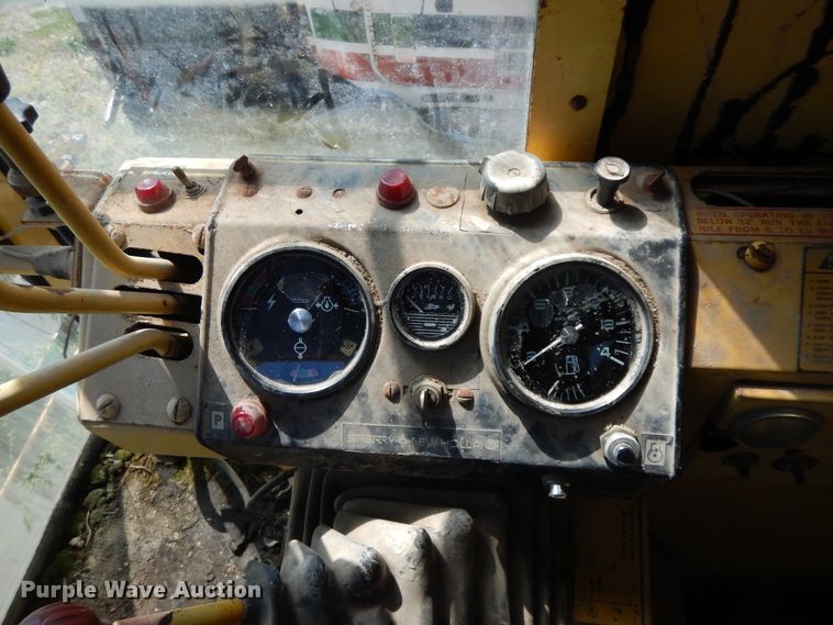 image for item HO9374 1987 New Holland TR70  combine