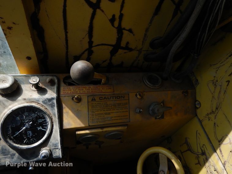 image for item HO9374 1987 New Holland TR70  combine