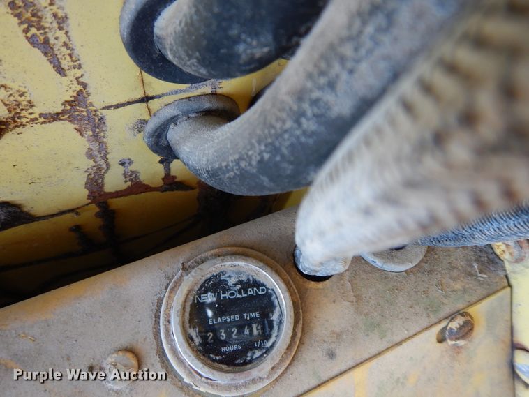 image for item HO9374 1987 New Holland TR70  combine