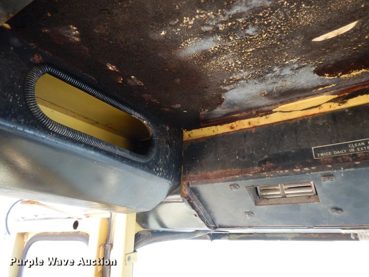 image for item HO9374 1987 New Holland TR70  combine