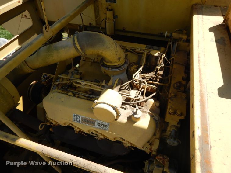 image for item HO9374 1987 New Holland TR70  combine