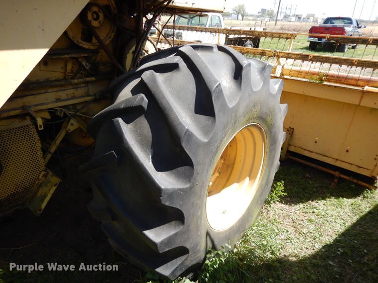 image for item HO9374 1987 New Holland TR70  combine