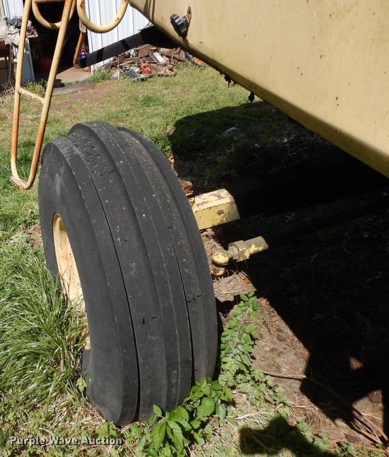 image for item HO9374 1987 New Holland TR70  combine