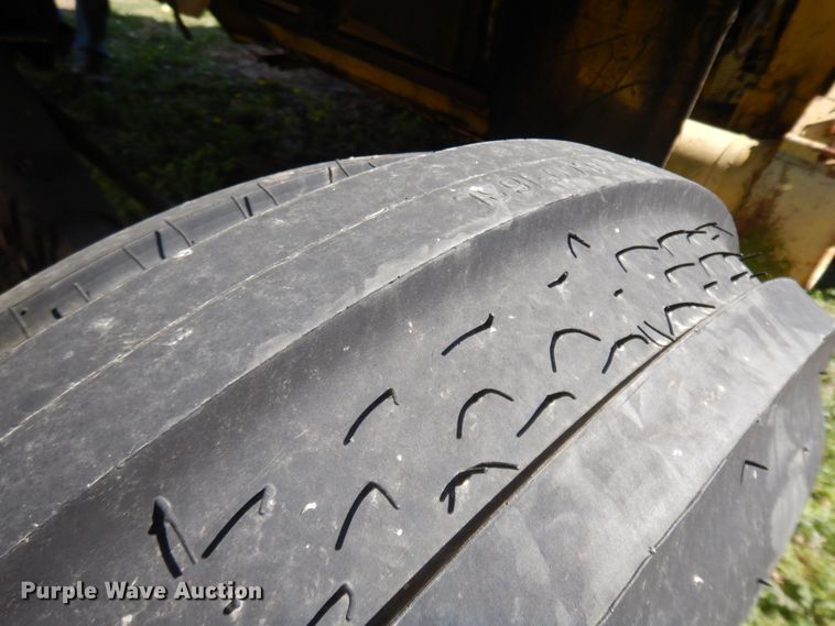 image for item HO9374 1987 New Holland TR70  combine