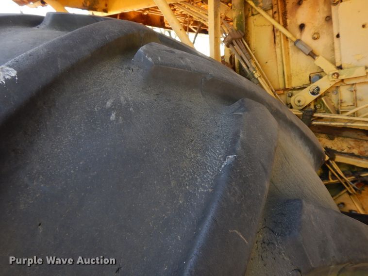 image for item HO9374 1987 New Holland TR70  combine