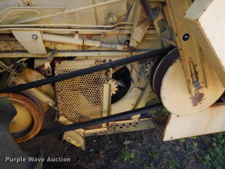 image for item HO9374 1987 New Holland TR70  combine