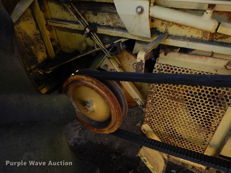 image for item HO9374 1987 New Holland TR70  combine