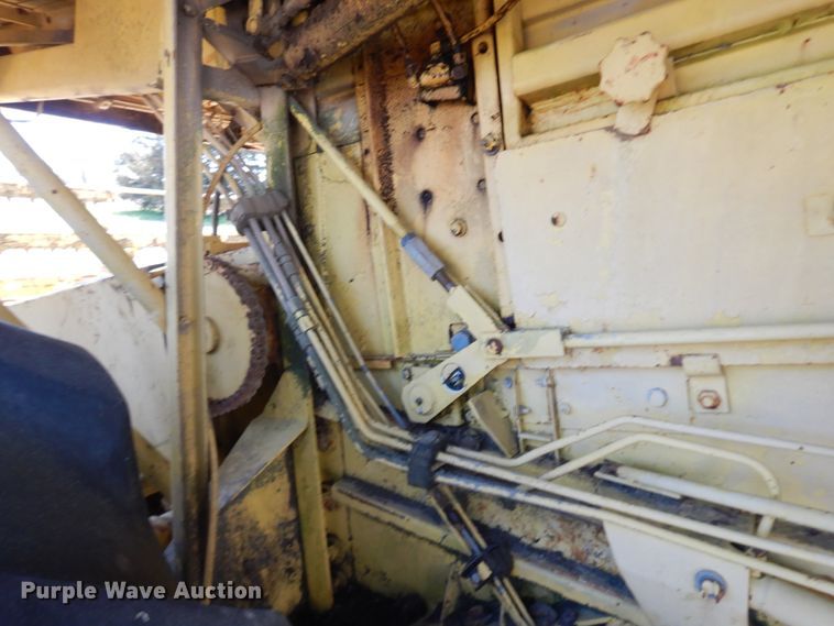 image for item HO9374 1987 New Holland TR70  combine