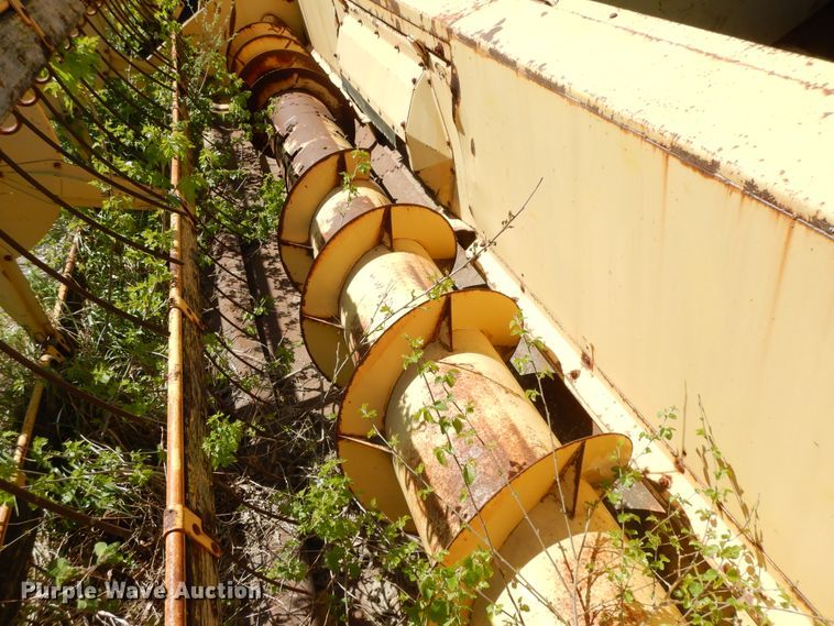 image for item HO9374 1987 New Holland TR70  combine