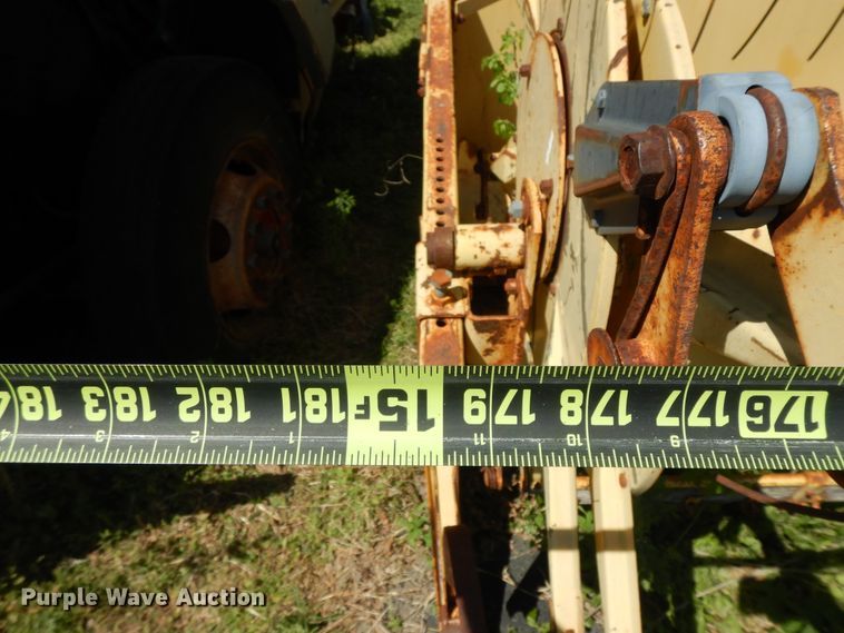 image for item HO9374 1987 New Holland TR70  combine