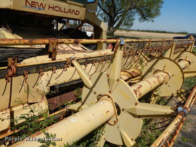 image for item HO9374 1987 New Holland TR70  combine