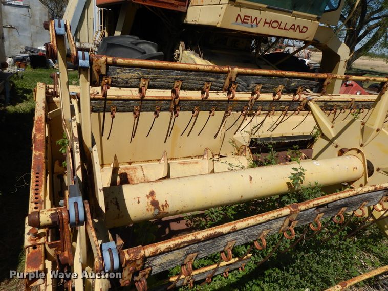 image for item HO9374 1987 New Holland TR70  combine