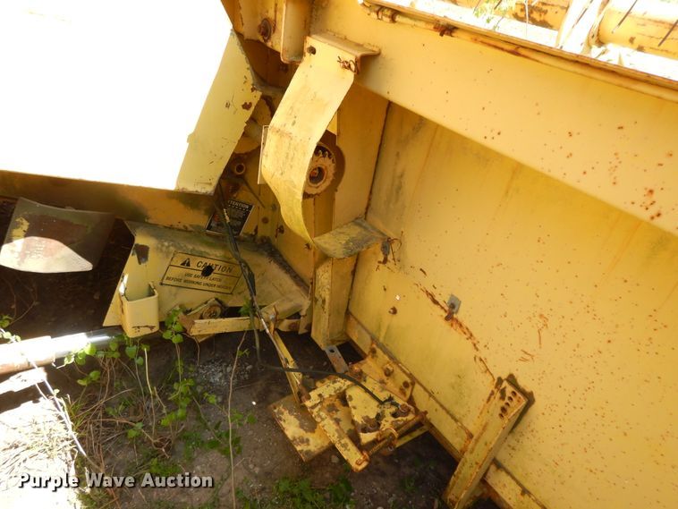 image for item HO9374 1987 New Holland TR70  combine