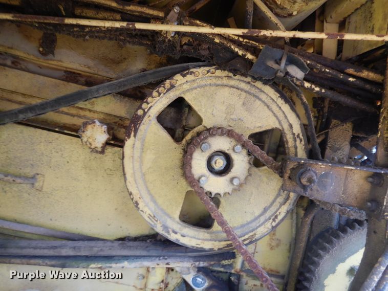 image for item HO9374 1987 New Holland TR70  combine