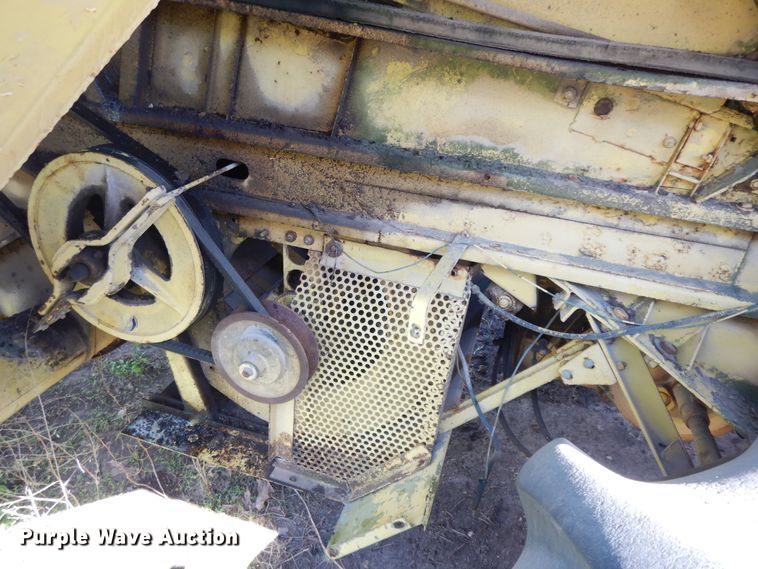 image for item HO9374 1987 New Holland TR70  combine
