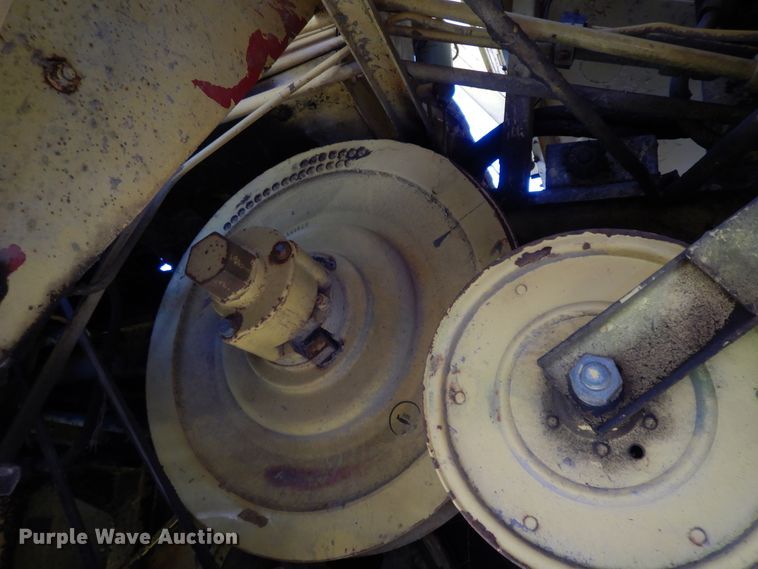 image for item HO9374 1987 New Holland TR70  combine