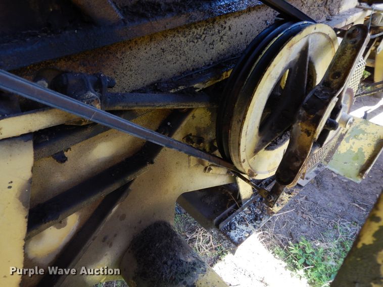 image for item HO9374 1987 New Holland TR70  combine