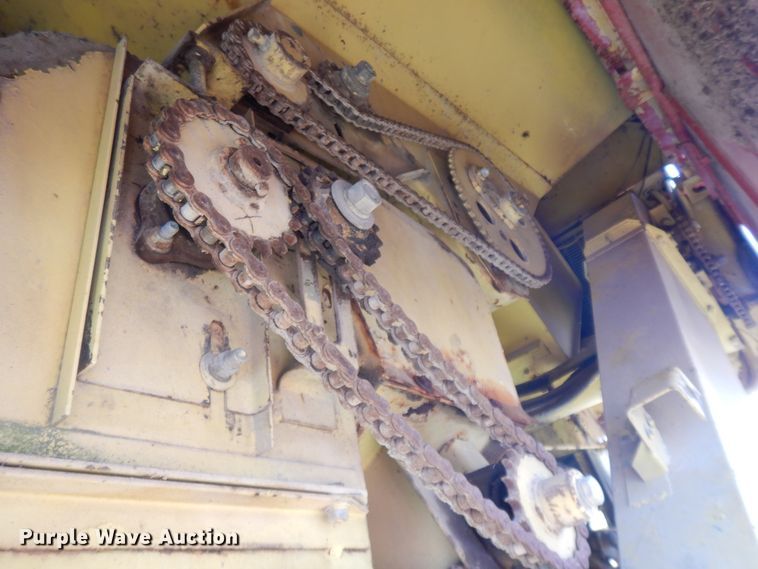 image for item HO9374 1987 New Holland TR70  combine