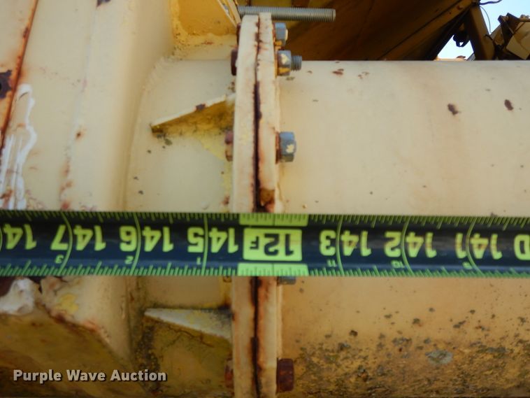 image for item HO9374 1987 New Holland TR70  combine