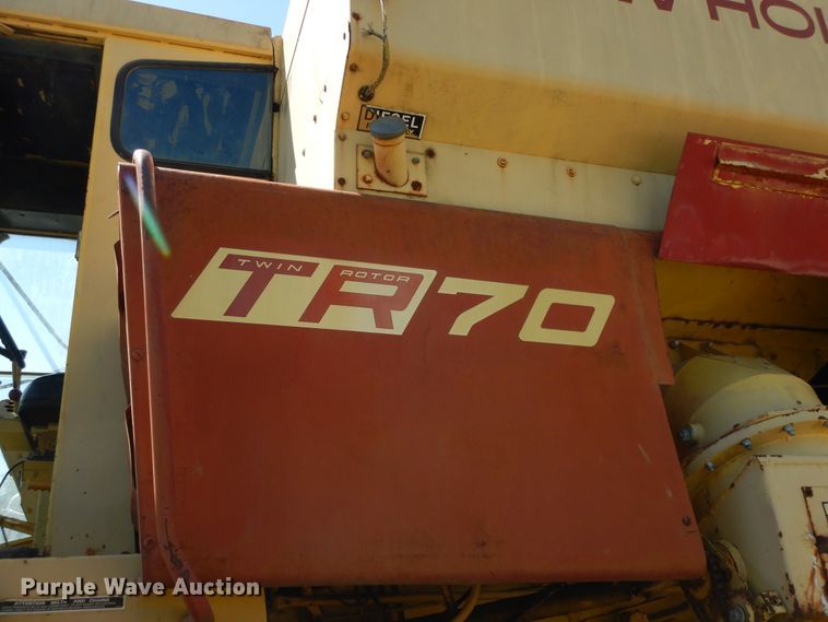 image for item HO9374 1987 New Holland TR70  combine