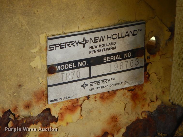 image for item HO9374 1987 New Holland TR70  combine