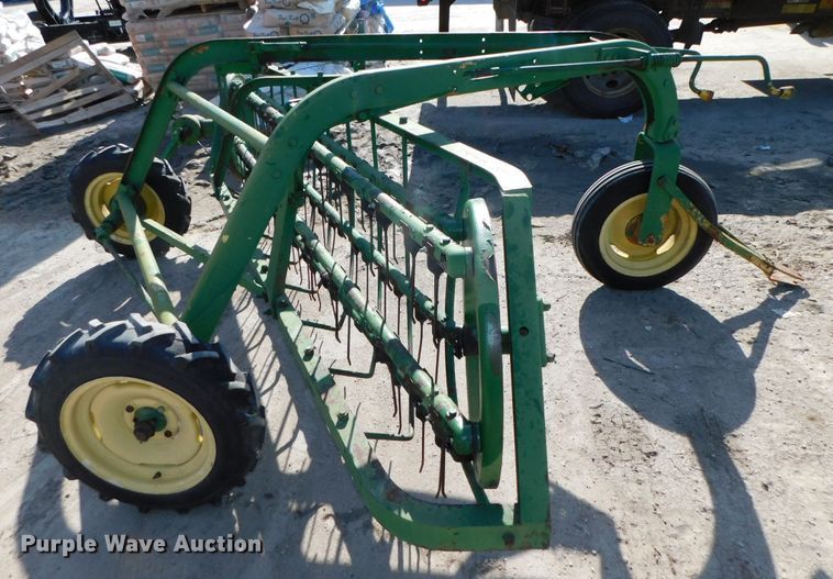 image for item HX9271 John Deere 640  hay rake