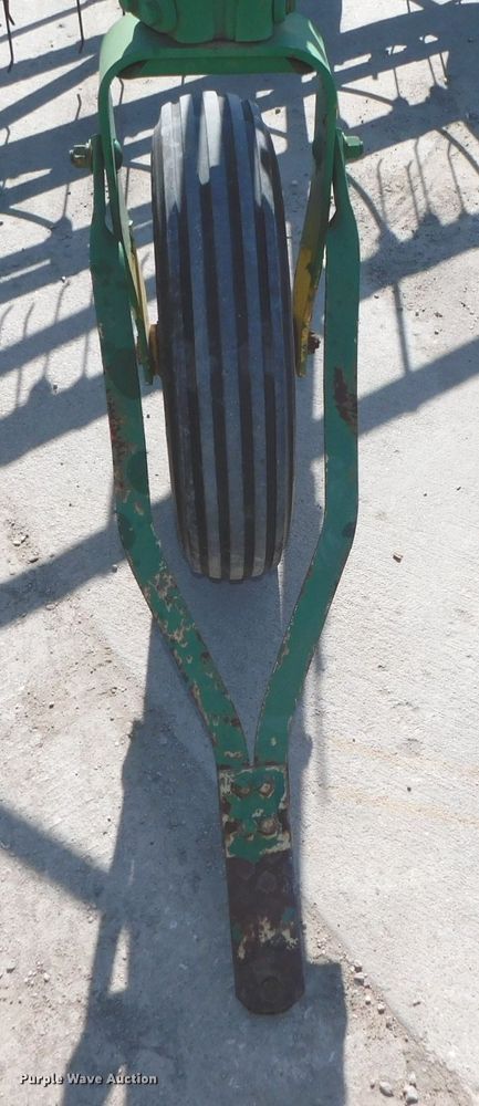 image for item HX9271 John Deere 640  hay rake