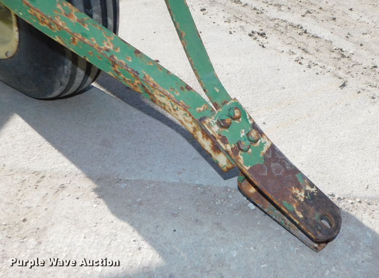 image for item HX9271 John Deere 640  hay rake