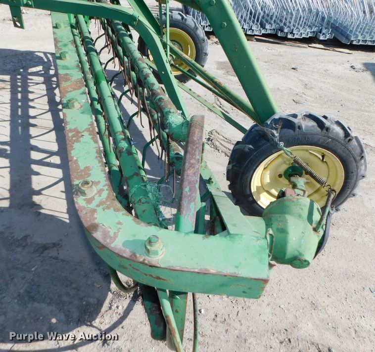 image for item HX9271 John Deere 640  hay rake