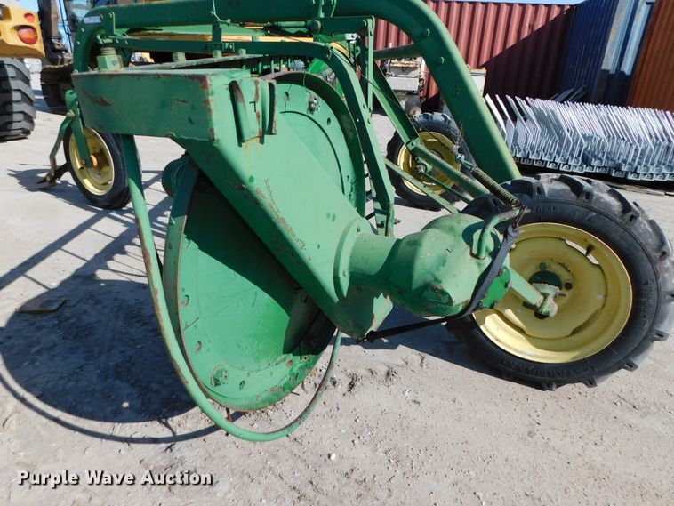image for item HX9271 John Deere 640  hay rake