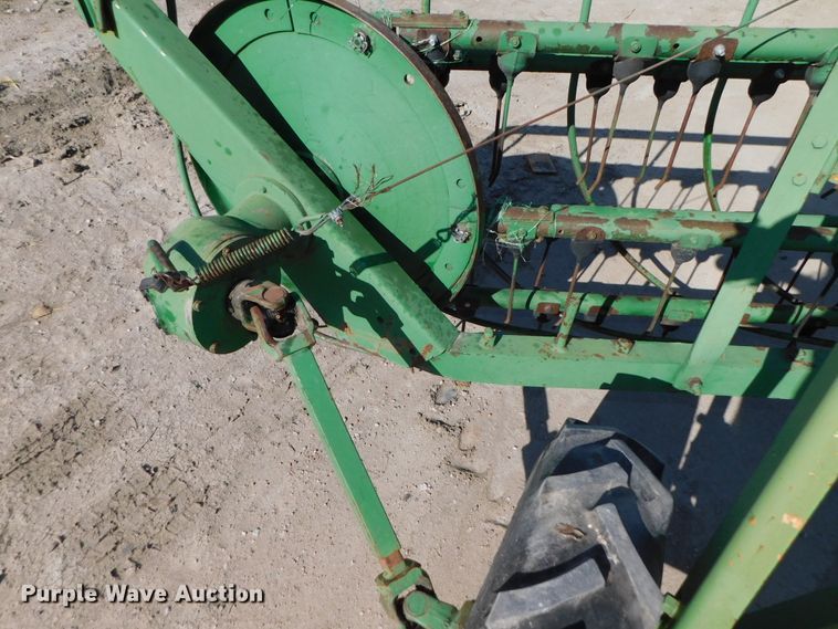 image for item HX9271 John Deere 640  hay rake