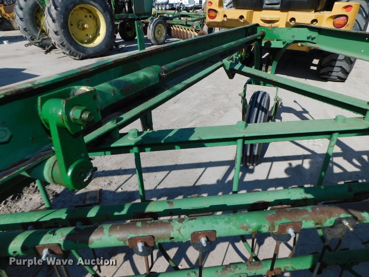 image for item HX9271 John Deere 640  hay rake