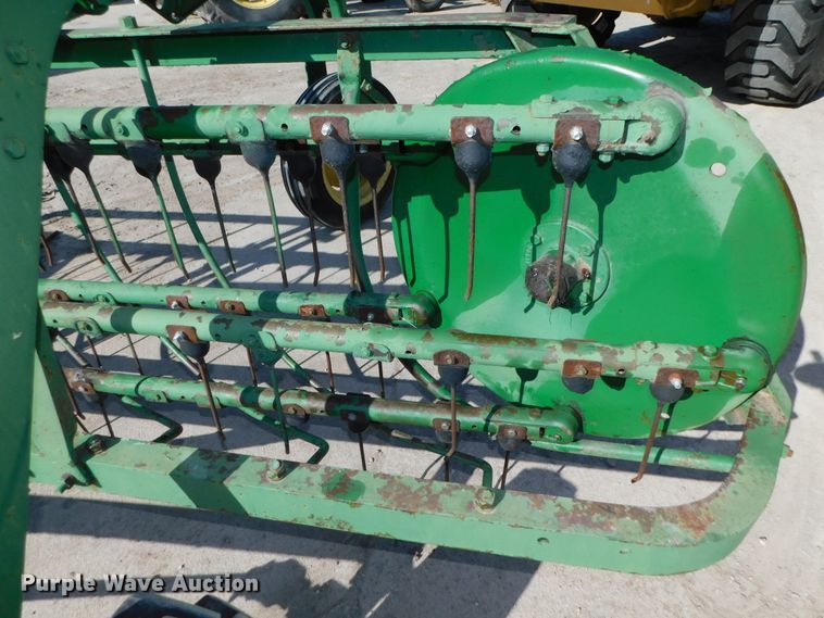 image for item HX9271 John Deere 640  hay rake