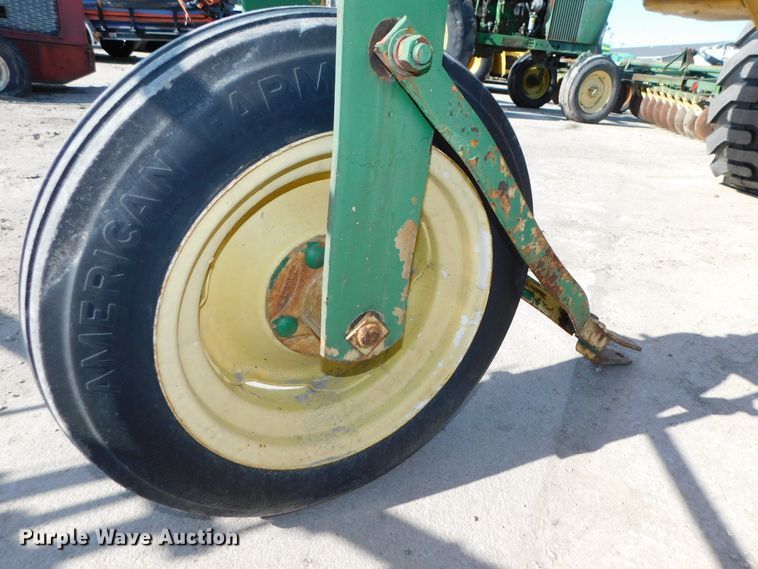 image for item HX9271 John Deere 640  hay rake