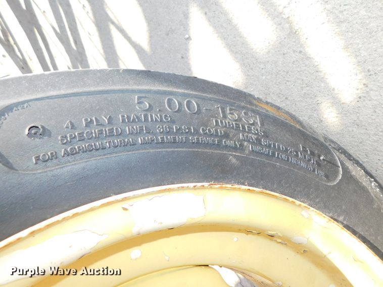 image for item HX9271 John Deere 640  hay rake