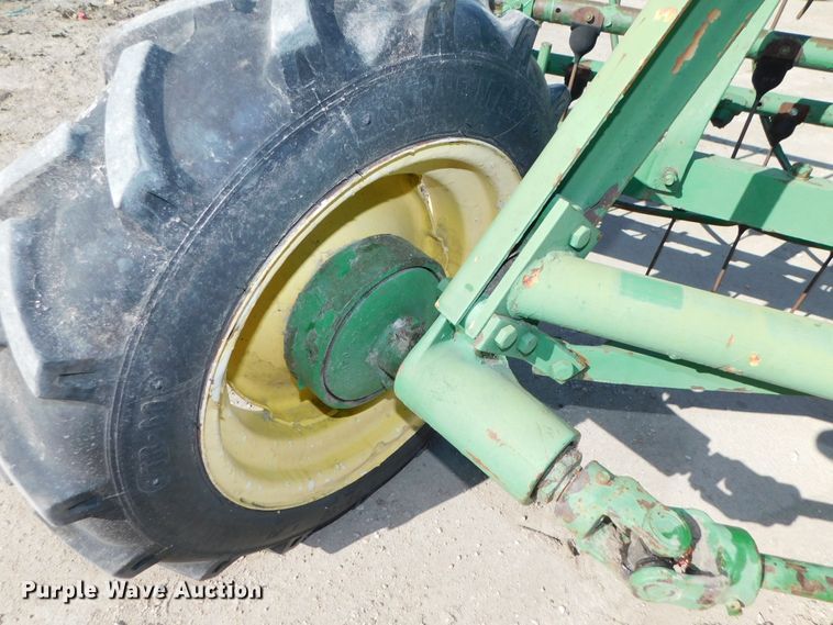 image for item HX9271 John Deere 640  hay rake