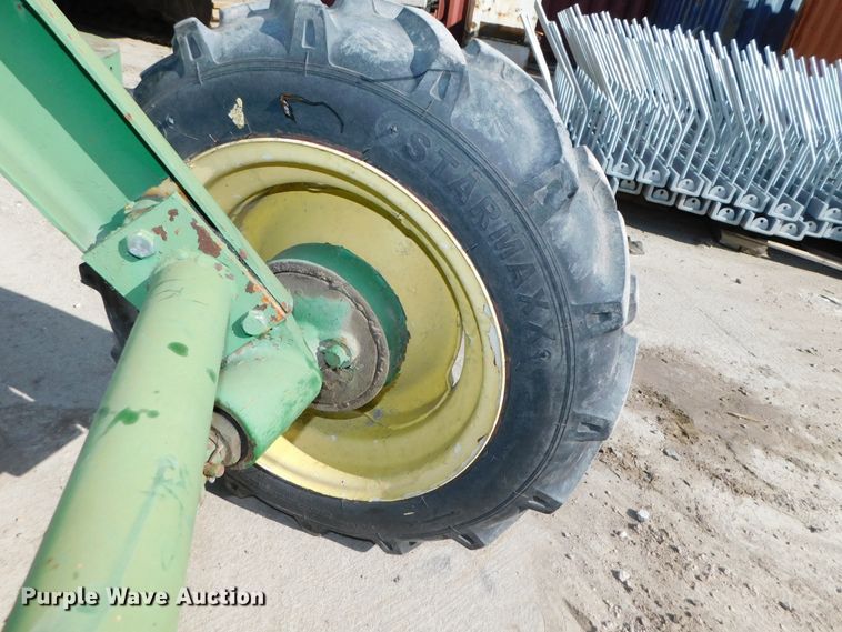 image for item HX9271 John Deere 640  hay rake