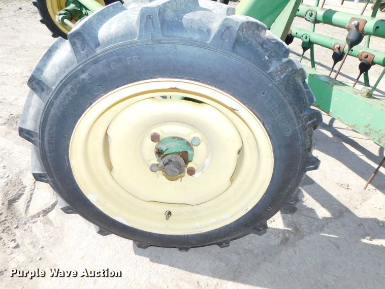 image for item HX9271 John Deere 640  hay rake