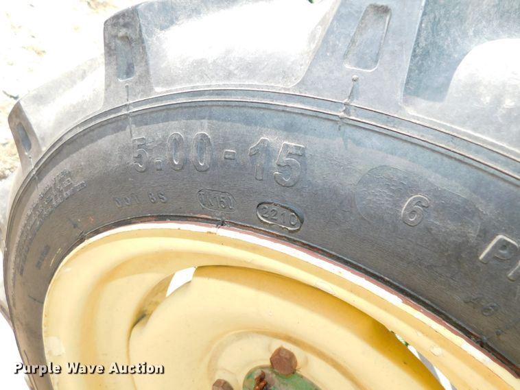 image for item HX9271 John Deere 640  hay rake